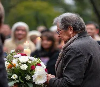 nomear prédio público em homenagem a pessoa viva